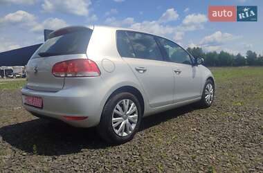 Хэтчбек Volkswagen Golf 2010 в 