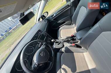 Хэтчбек Volkswagen Golf 2014 в 