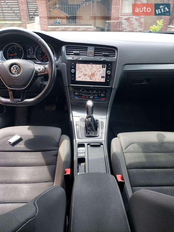Універсал Volkswagen Golf 2017 в Рівному