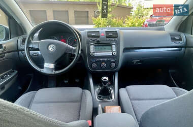 Хэтчбек Volkswagen Golf 2006 в 