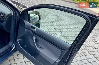 Хэтчбек Volkswagen Golf 2006 в 