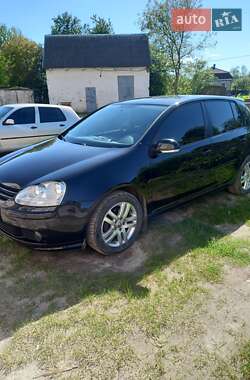 Хэтчбек Volkswagen Golf 2006 в Рогатине