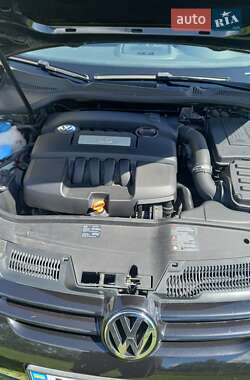 Хэтчбек Volkswagen Golf 2006 в Рогатине