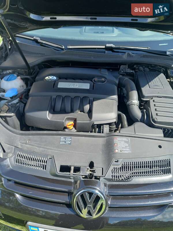 Хэтчбек Volkswagen Golf 2006 в Рогатине