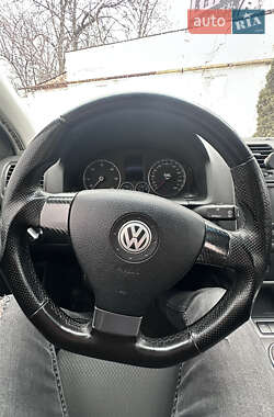 Хетчбек Volkswagen Golf 2005 в 