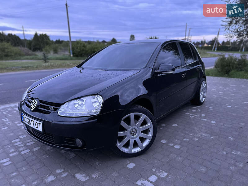 Хетчбек Volkswagen Golf 2005 в 