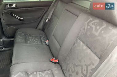 Хэтчбек Volkswagen Golf 1999 в 