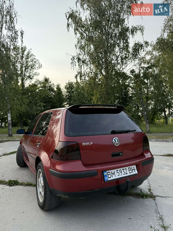 Хэтчбек Volkswagen Golf 1999 в 