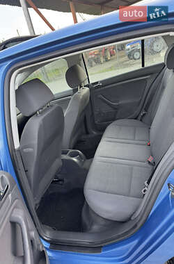 Хетчбек Volkswagen Golf 2005 в 