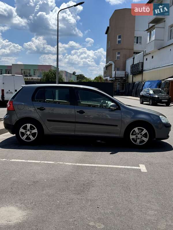 Хетчбек Volkswagen Golf 2005 в Калинівці