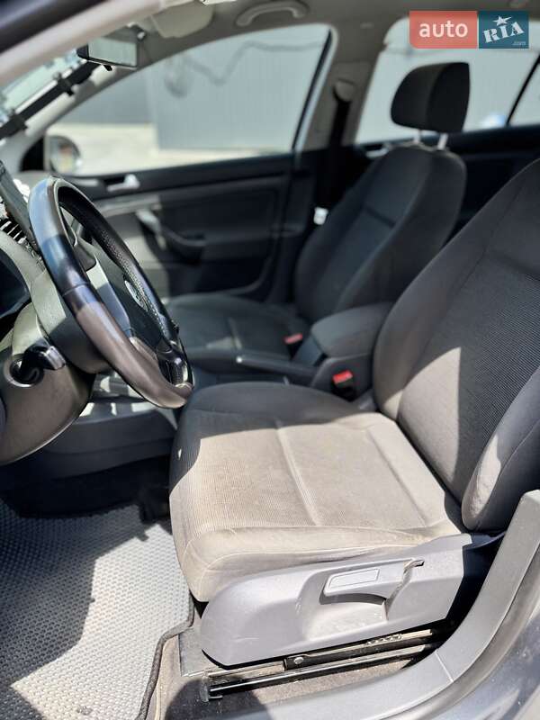 Хетчбек Volkswagen Golf 2005 в Калинівці