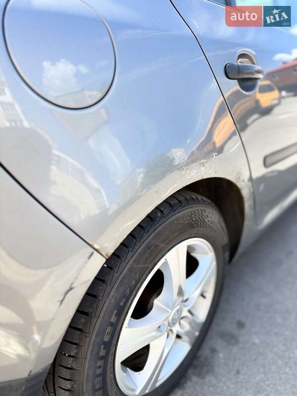 Хетчбек Volkswagen Golf 2005 в Калинівці