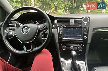 Хэтчбек Volkswagen Golf 2014 в 