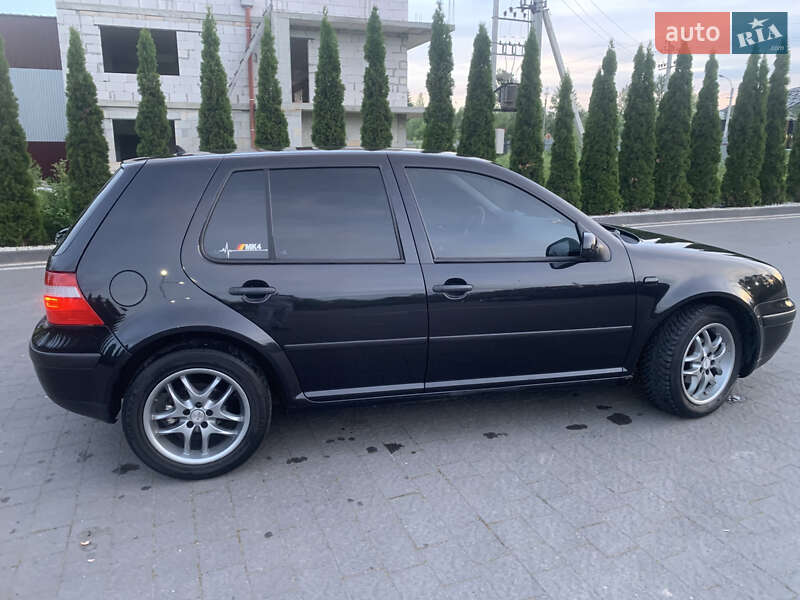 Хэтчбек Volkswagen Golf 2002 в Надворной