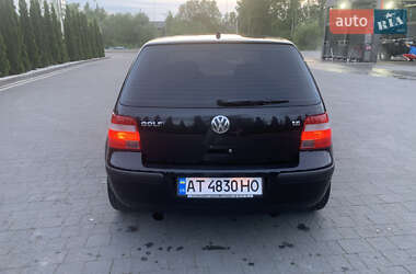 Хэтчбек Volkswagen Golf 2002 в 