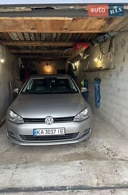 Хэтчбек Volkswagen Golf 2014 в 