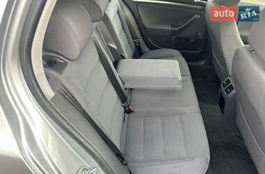 Хетчбек Volkswagen Golf 2006 в 