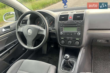 Хетчбек Volkswagen Golf 2006 в 