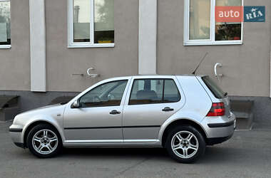Хэтчбек Volkswagen Golf 2001 в Харькове
