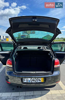 Хэтчбек Volkswagen Golf 2010 в 