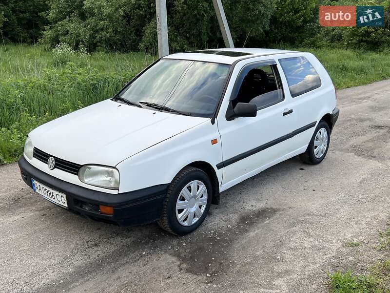 Хэтчбек Volkswagen Golf 1993 в 