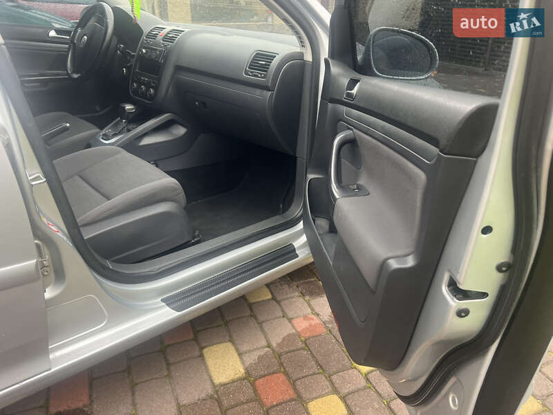 Хетчбек Volkswagen Golf 2009 в Львові