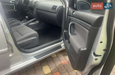 Хэтчбек Volkswagen Golf 2009 в 