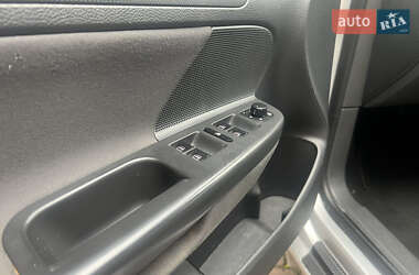 Хэтчбек Volkswagen Golf 2009 в 