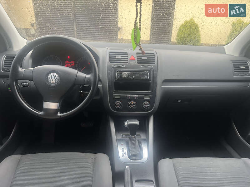 Хетчбек Volkswagen Golf 2009 в Львові