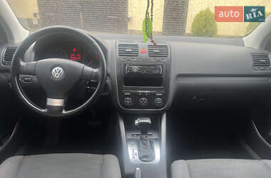 Хэтчбек Volkswagen Golf 2009 в 