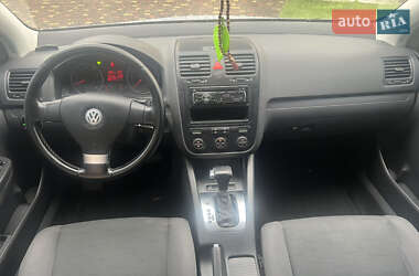 Хэтчбек Volkswagen Golf 2009 в 