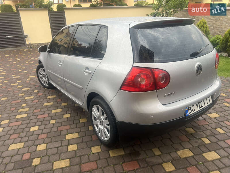 Хетчбек Volkswagen Golf 2009 в Львові