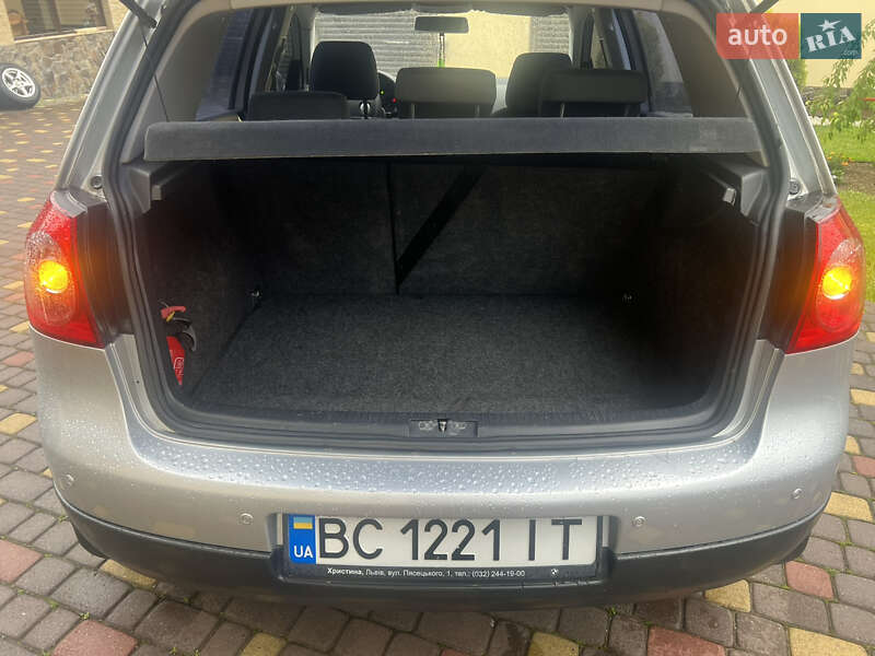Хетчбек Volkswagen Golf 2009 в Львові