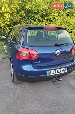 Хетчбек Volkswagen Golf 2005 в 