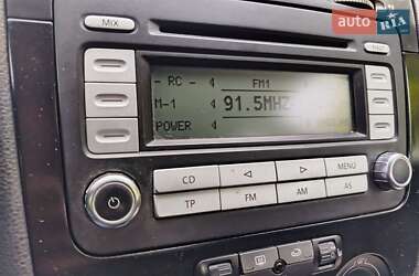 Хетчбек Volkswagen Golf 2005 в 