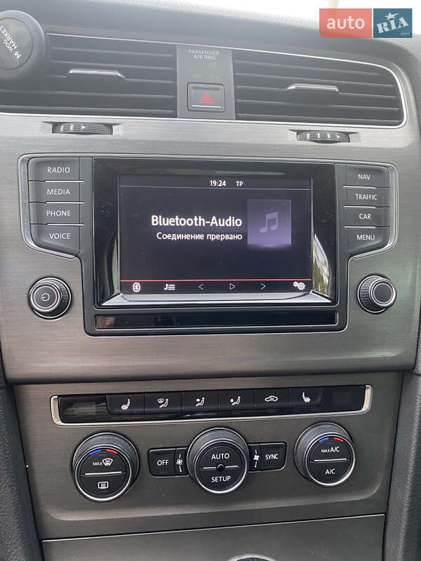 Універсал Volkswagen Golf 2013 в Чернівцях