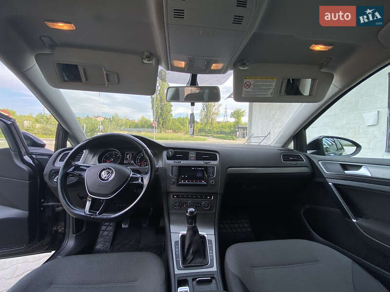 Універсал Volkswagen Golf 2013 в Чернівцях