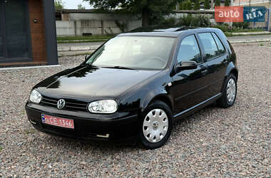 Хэтчбек Volkswagen Golf 2000 в 