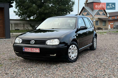 Хэтчбек Volkswagen Golf 2000 в 