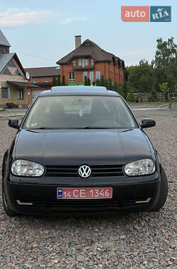 Хэтчбек Volkswagen Golf 2000 в 