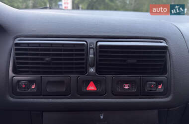 Хэтчбек Volkswagen Golf 2000 в 
