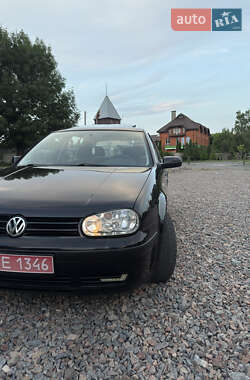 Хэтчбек Volkswagen Golf 2000 в 