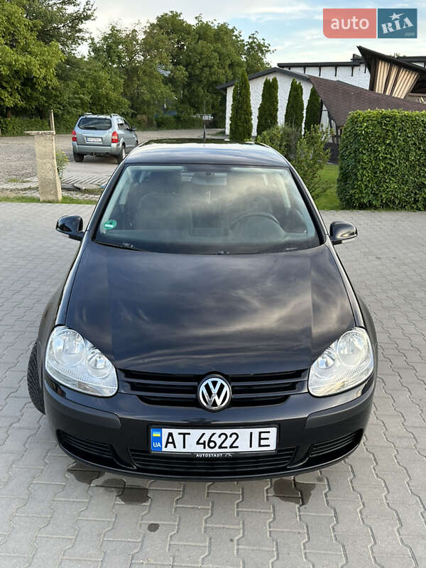 Хетчбек Volkswagen Golf 2005 в Косові