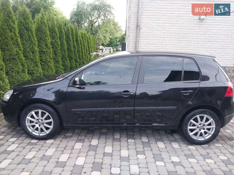 Хэтчбек Volkswagen Golf 2005 в Ходорове