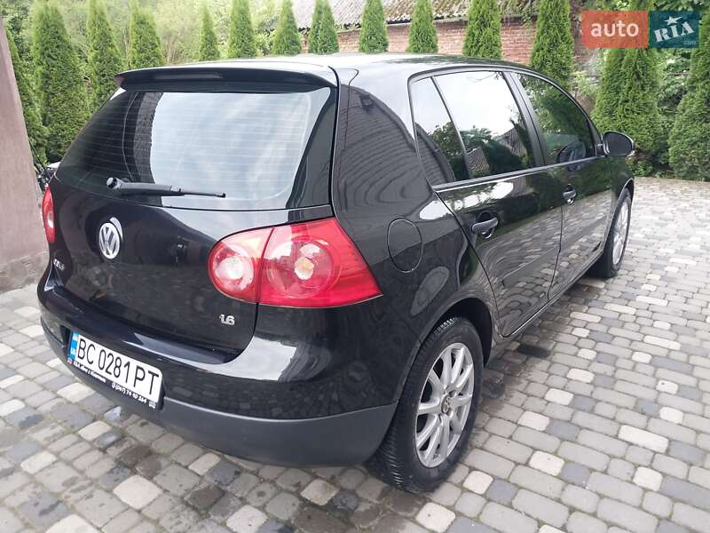 Хэтчбек Volkswagen Golf 2005 в Ходорове