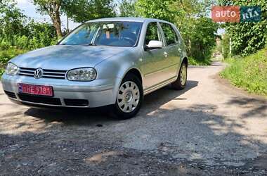 Хэтчбек Volkswagen Golf 2003 в Ровно