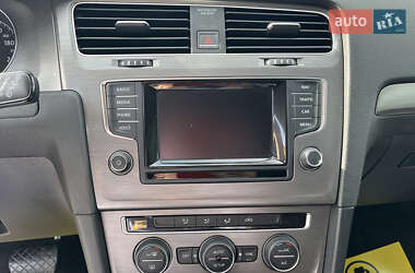 Хэтчбек Volkswagen Golf 2013 в 