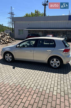 Хэтчбек Volkswagen Golf 2010 в 