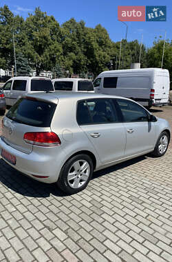 Хэтчбек Volkswagen Golf 2010 в 