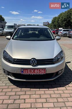 Хэтчбек Volkswagen Golf 2010 в 